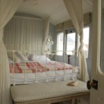 iron bed-Railroad Car Canopy Bed iron bed-Railroad Car Canopy Bed