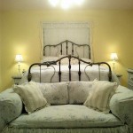 iron bed A iron bed A