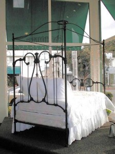 Canopy Iron Beds