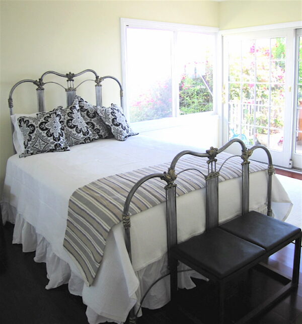iron beds /Deco Panel Bed cathouse beds
