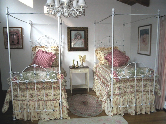 Matching Twins Canopy Style, Antique Twin Canopy Bed