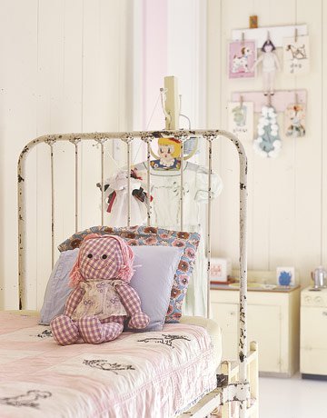 iron beds /Plain cathouse beds