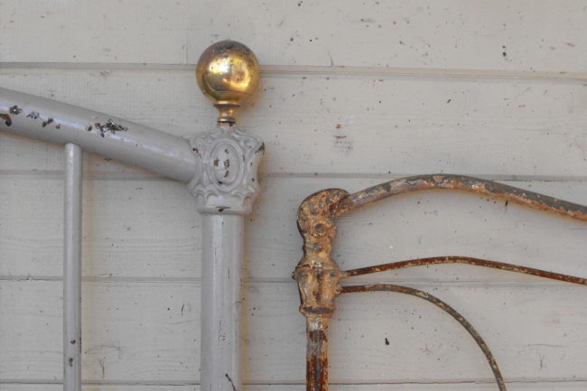 iron beds /Tubing Difference cathouse beds