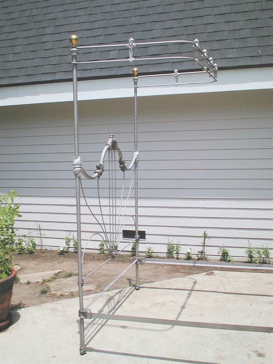 iron beds /Half Tester Cathouse Antique Iron Beds