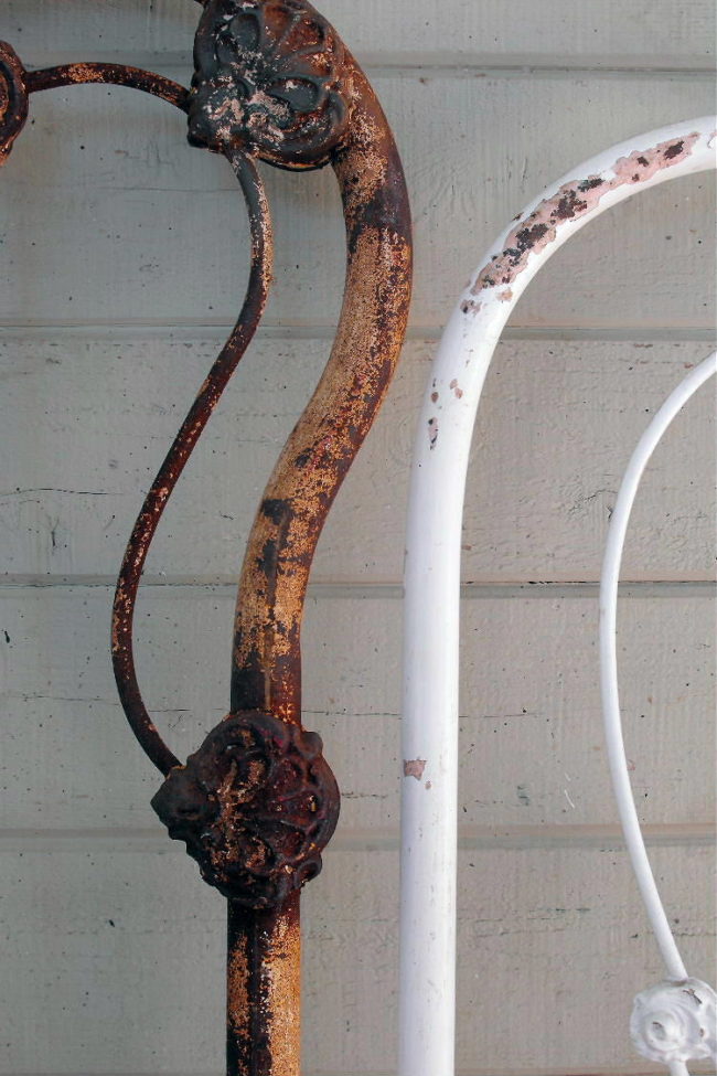 iron bed/French Curve vintage bed