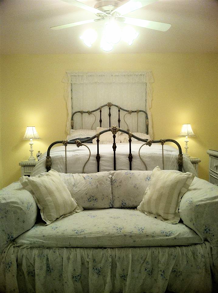 iron bed A Antique Iron Bed