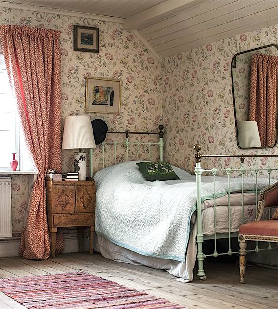 Antique Iron Beds Changing Color Cathouse Beds