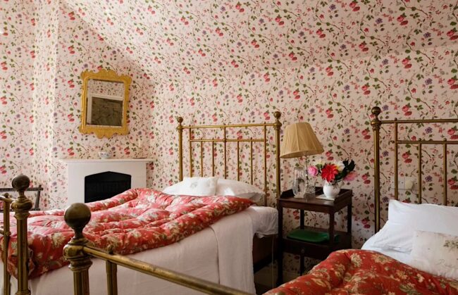 262664-1200×773-brass-bed-frame-copy Antique Iron Beds