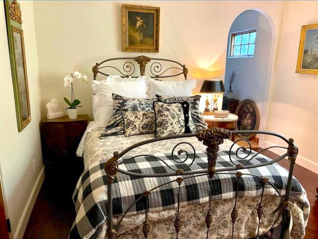 336358682_260687299616939_9179198821440318934_n Antique Iron Beds