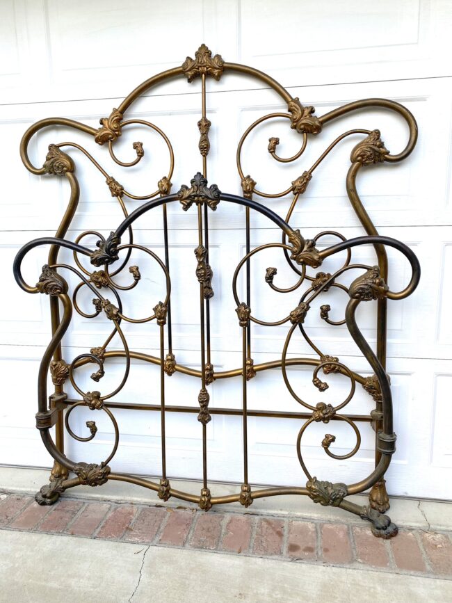 0523-4250 Antique Iron Beds
