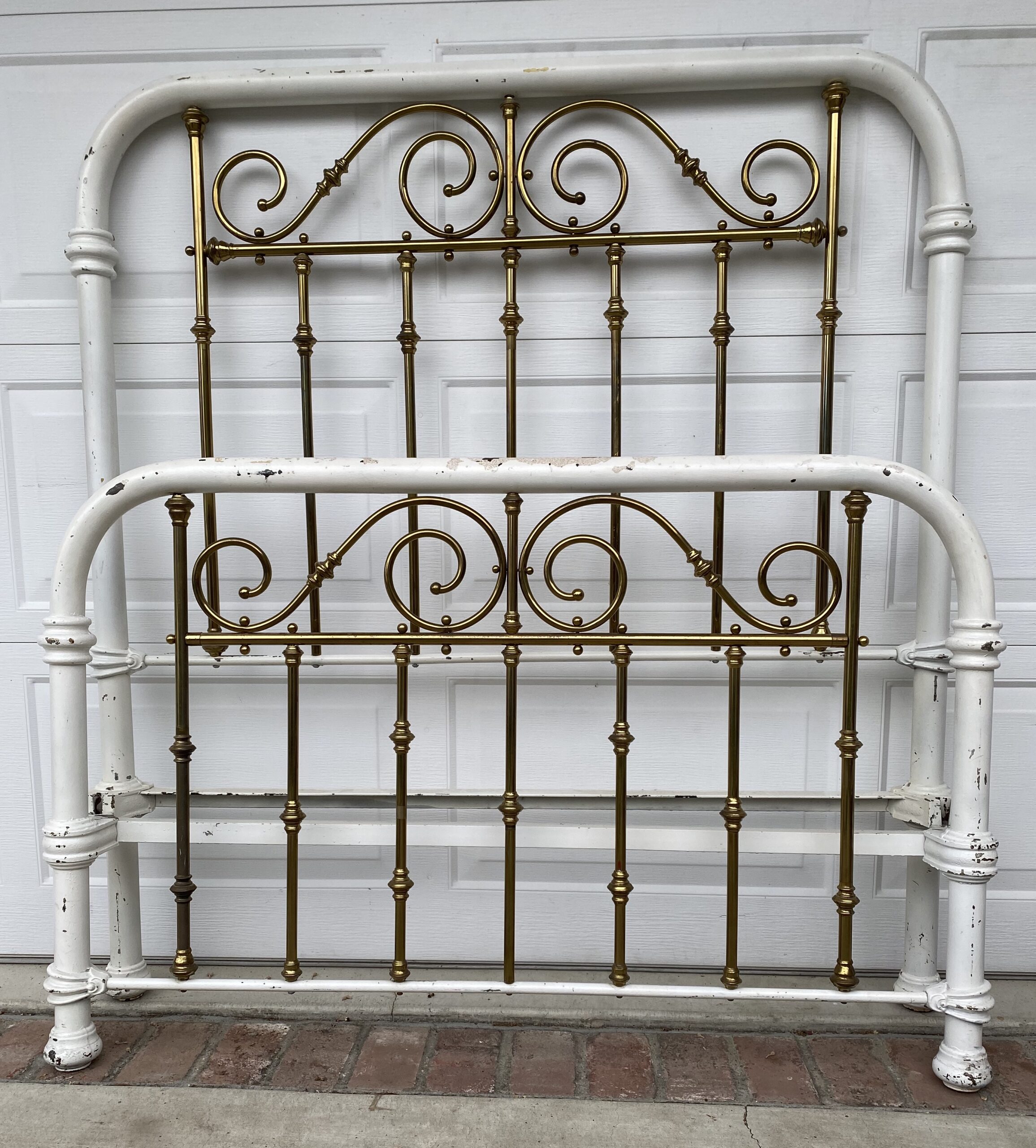 9033-2150 Antique Iron Beds