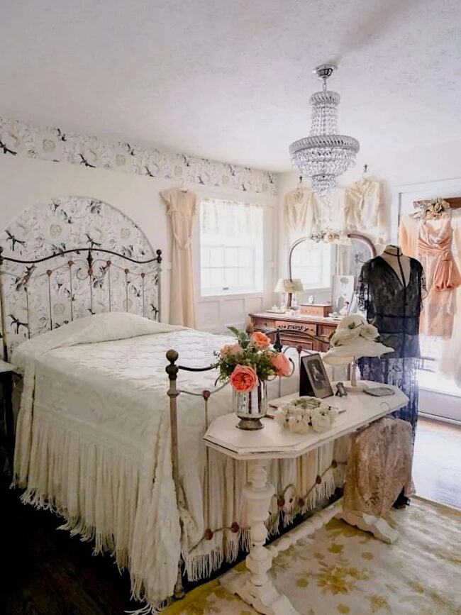 antique-iron-bed-Cathouse-Romantic-Bedroom Antique Iron Beds