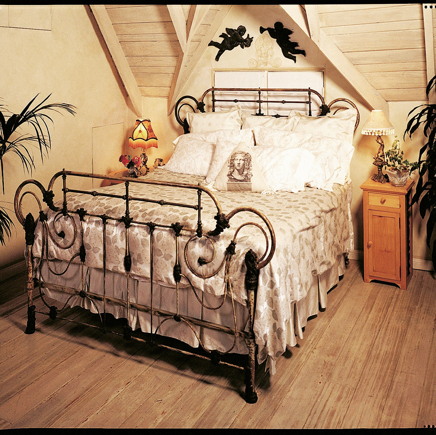 Converting an Antique Iron Double Bed to a Modern King Size