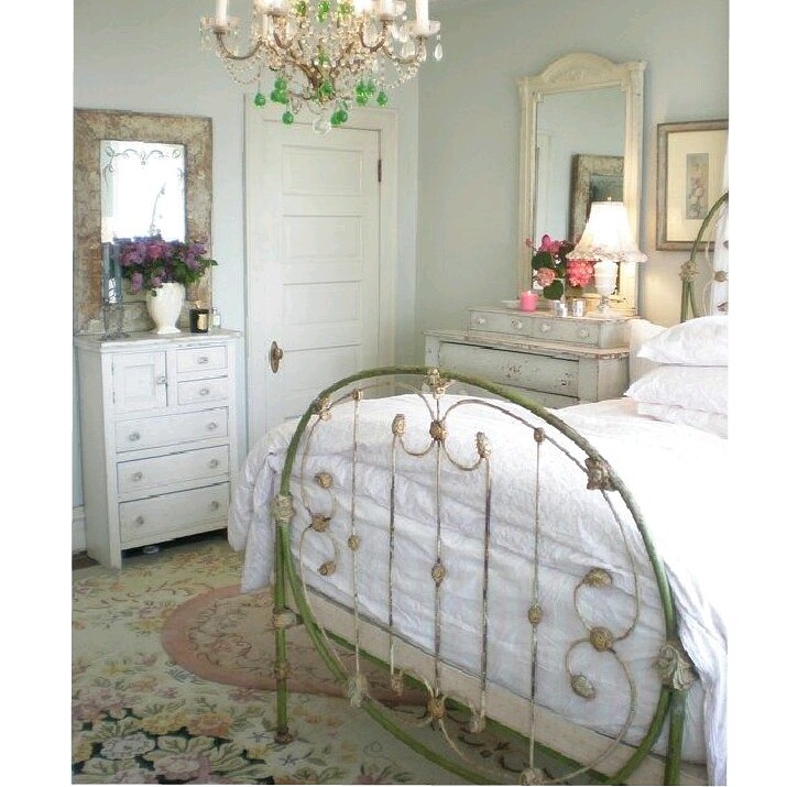 The Allure of Antique Iron Beds in Modern Design