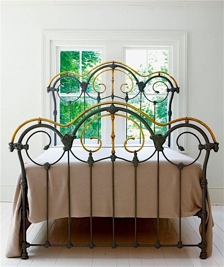 The Rise of Antique Iron Beds in the 1800s