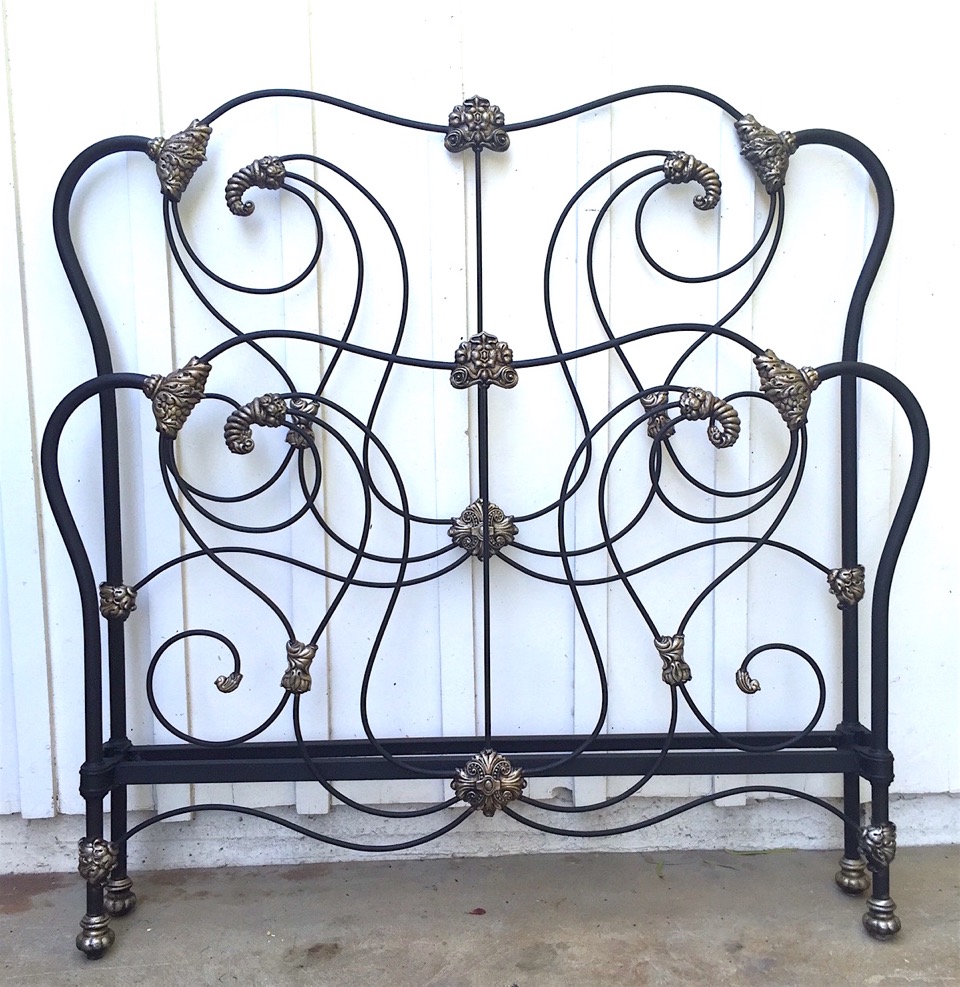 Antique iron bed hotsell
