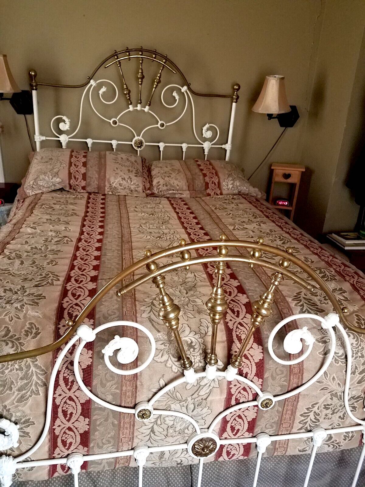 The Rise of Antique Iron Beds in the 1800s Cathouse