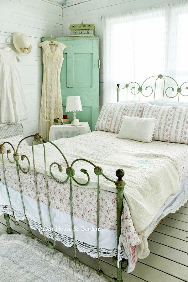 The Timeless Allure of Antique Iron Beds in the Bedroom