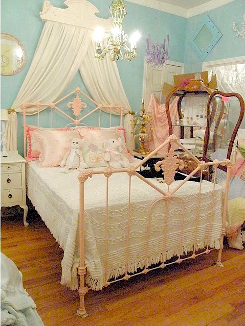 Antique Iron Beds for Their Advertising and Displays