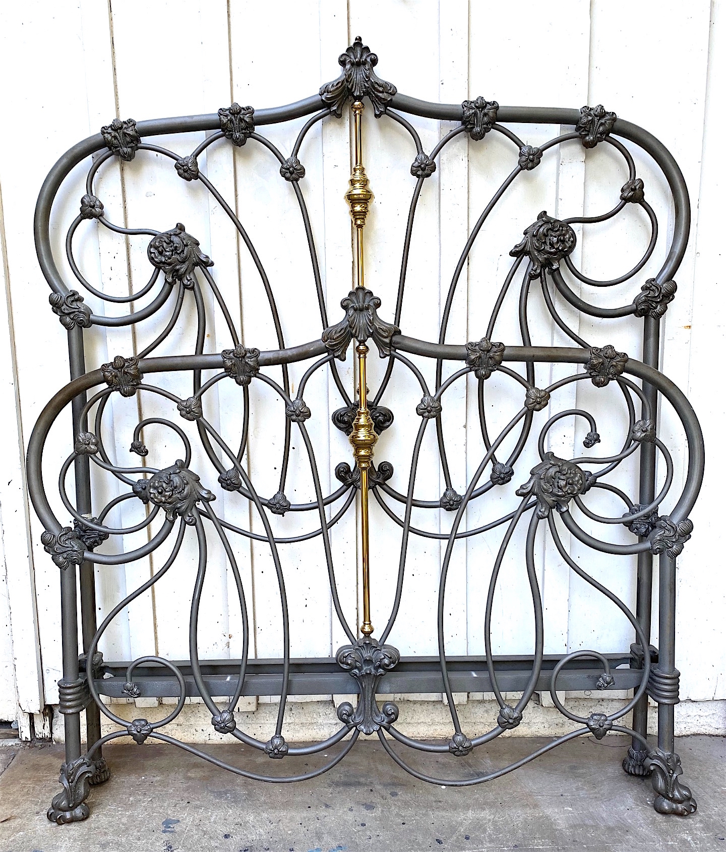 Antique Iron Beds – Cathousebeds.com C Pure Victorian Styling on Antique Iron Bed