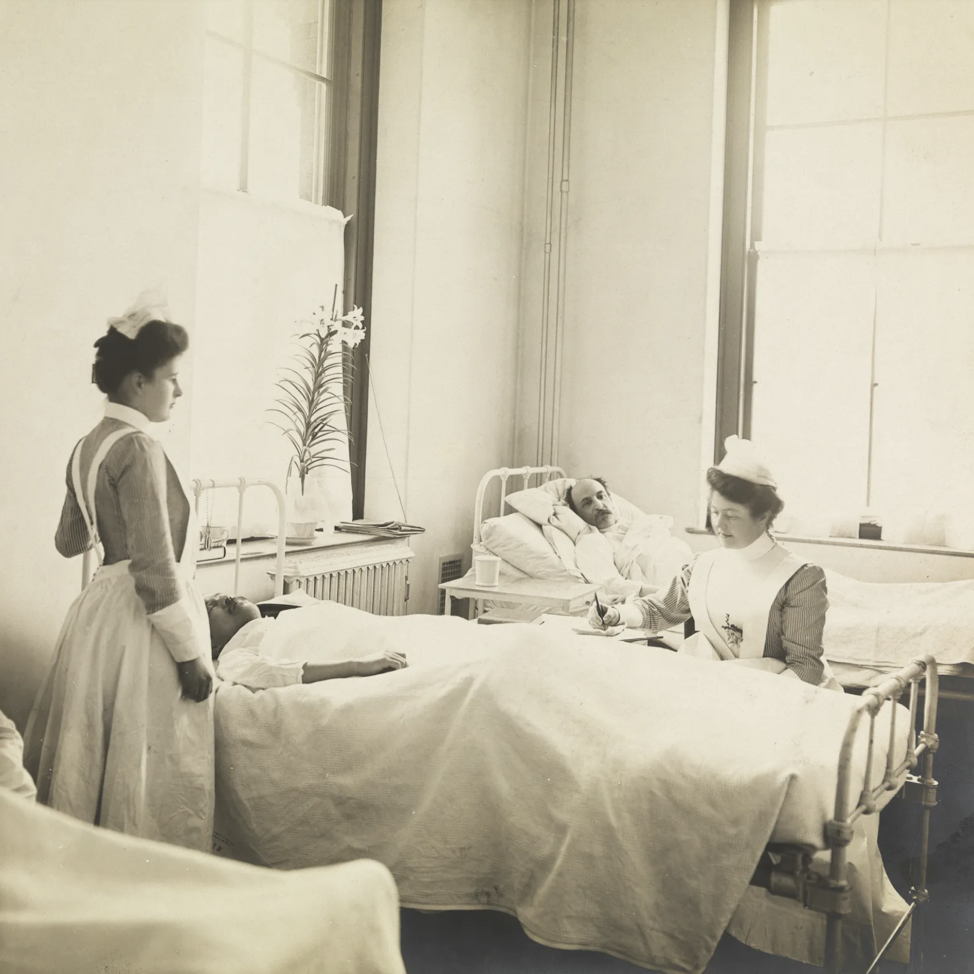 antique-iron-bed-hospital