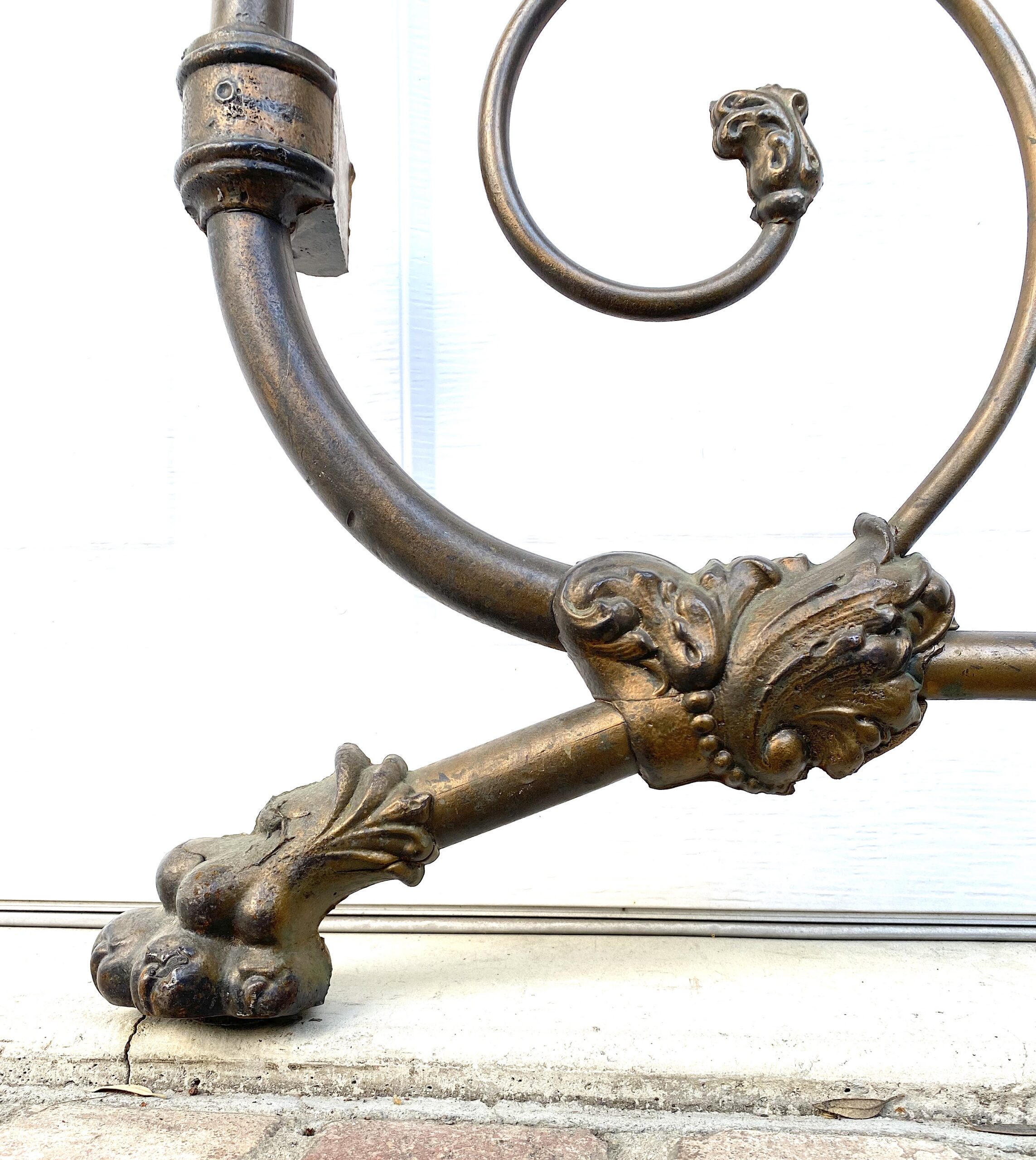 claw-foot-casting-iron-beds.jpeg